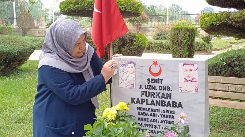 Anneler Günü’nü şehit olan oğlunun yanında geçirdi: “O bana gelemedi ben ona geldim”