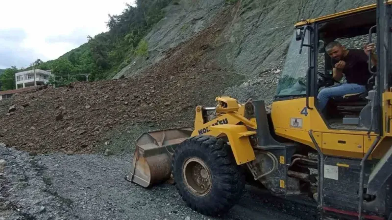 Hatay’da kuvvetli yağış sonrası heyelan meydana geldi