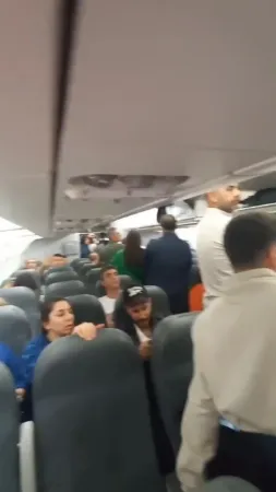 Türk Hava Yollarının uçağında saatlerce beklediler