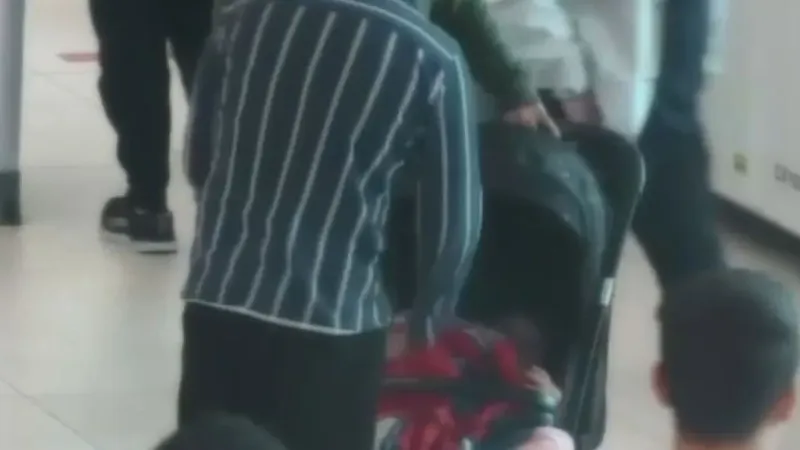 İstanbul Havalimanı’nda ilginç operasyon: Bebek arabasından servet çıktı