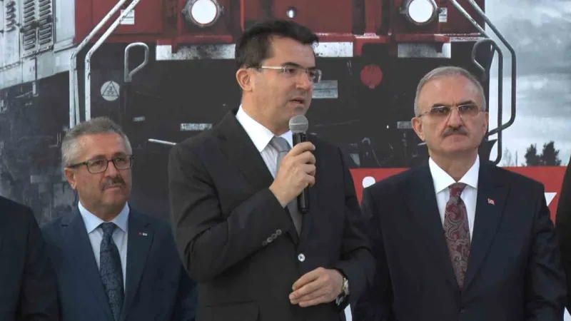 Afganistan’a yardım malzemesi taşıyacak ‘İyilik Treni’nin 20’incisi Ankara’dan hareket etti