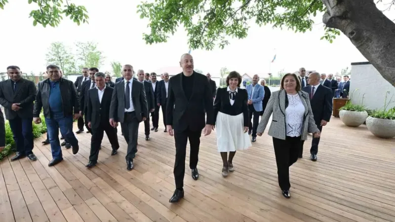 Azerbaycan Cumhurbaşkanı Aliyev, Hocalı’ya taşınan halkla bir araya geldi