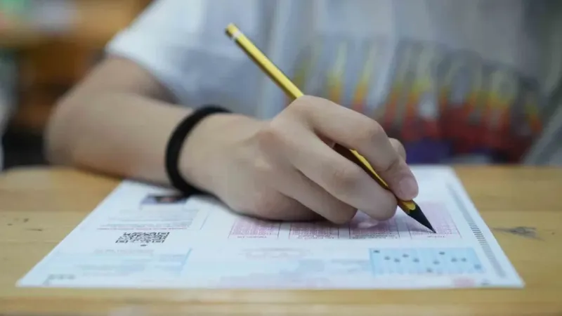 LGS kapsamındaki merkezi sınavın ilk oturumu başladı