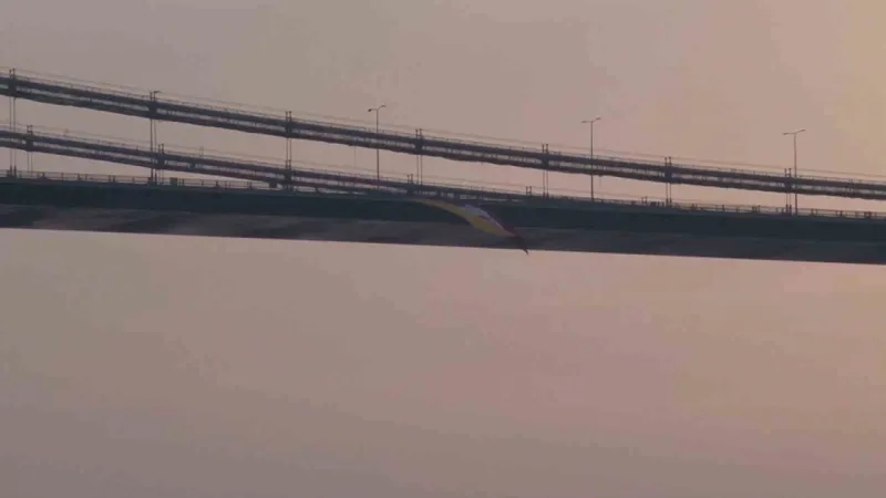 Şampiyon Galatasaray’ın bayrağı İstanbul Boğazı’nda dalgalandı