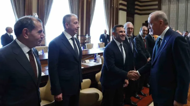 Galatasaray’ın şampiyon takımlarından Cumhurbaşkanı Erdoğan’a ziyaret