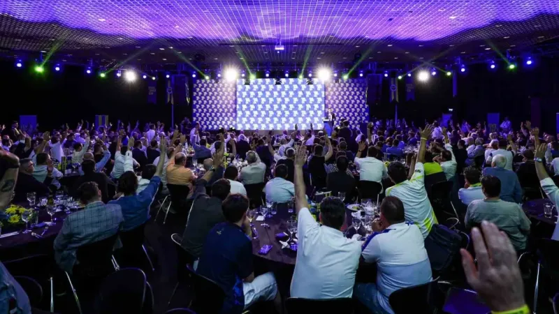 Ali Koç, Antalya’da dernek ve kongre üyeleri ile buluştu Ali Koç, Antalya’da dernek ve kongre üyeleri ile buluştu