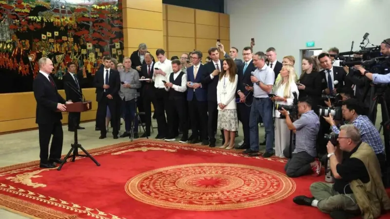 Putin: “Seul’un Kiev’e silah sağlaması bir hata olur”