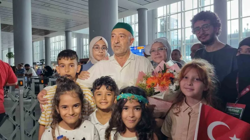 Hac ibadetini tamamlayan hacılar kutsal topraklardan yurda dönüş yaptı