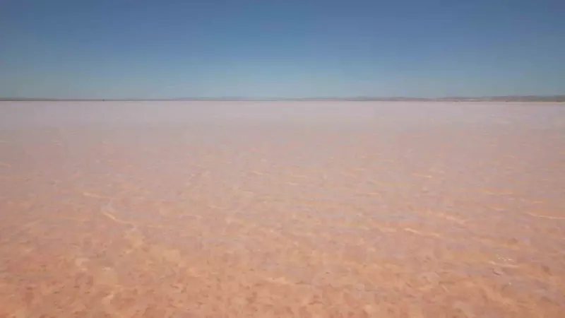 Tuz Gölü pembe renge büründü