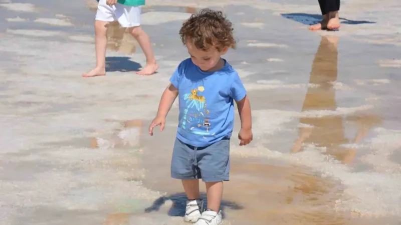 Tuz Gölü pembe renge büründü