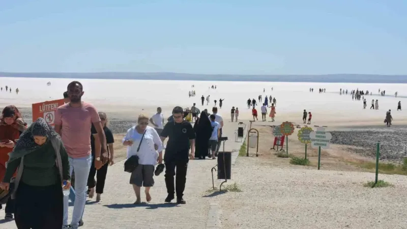 Tuz Gölü pembe renge büründü