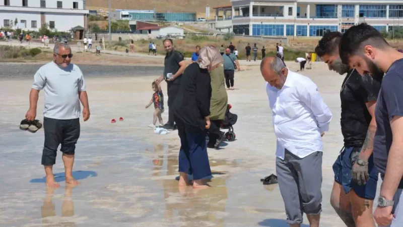 Tuz Gölü pembe renge büründü