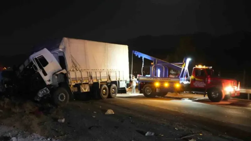 Niğde’de zincirleme trafik kazası: 3 ölü, 4 yaralı