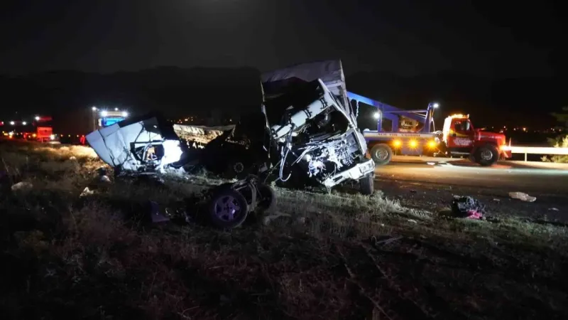Niğde’de zincirleme trafik kazası: 3 ölü, 4 yaralı