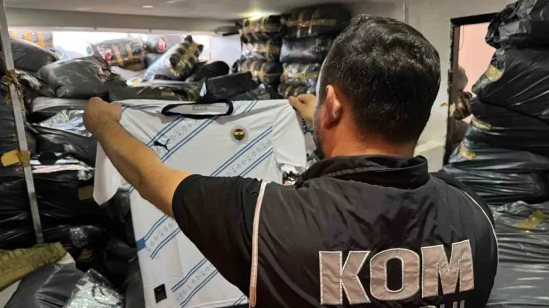 İstanbul’da 4 büyük kulübe ait 180 bin kaçak forma ele geçirildi