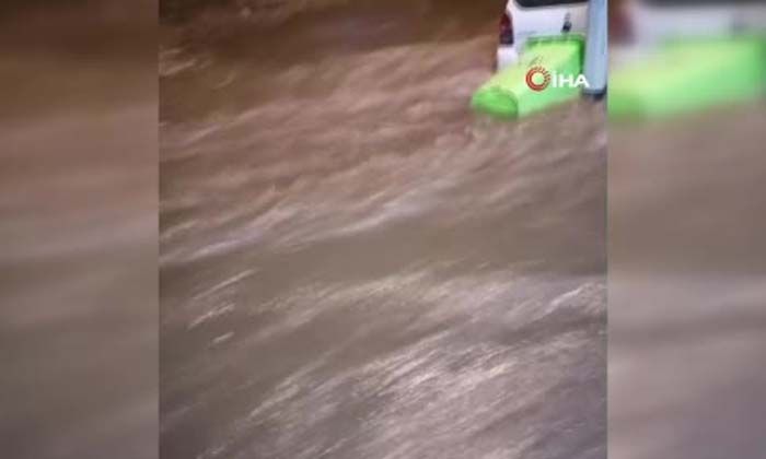 Mekke’de şiddetli yağış: Eğitime ara verildi