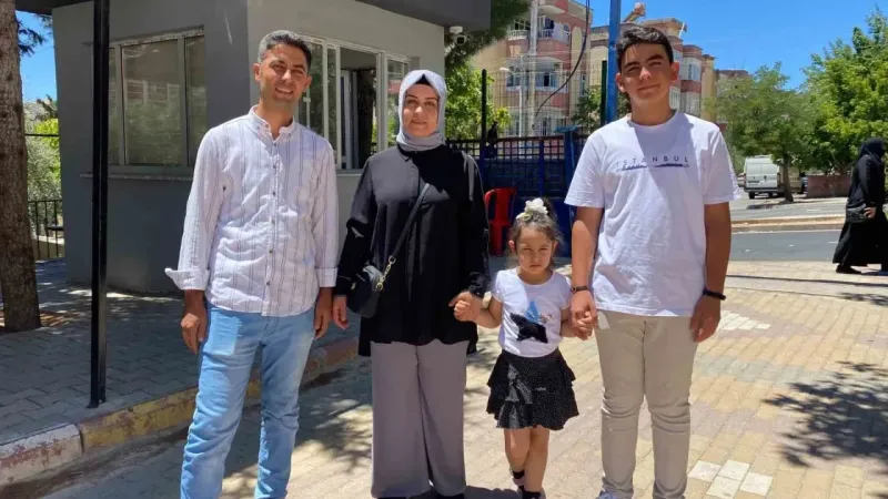 Ebrar Siteleri’nde depremde sağ kurtuldu, LGS birincisi oldu