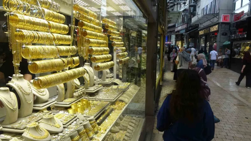 Kuyumcular gurbetçileri bekliyor