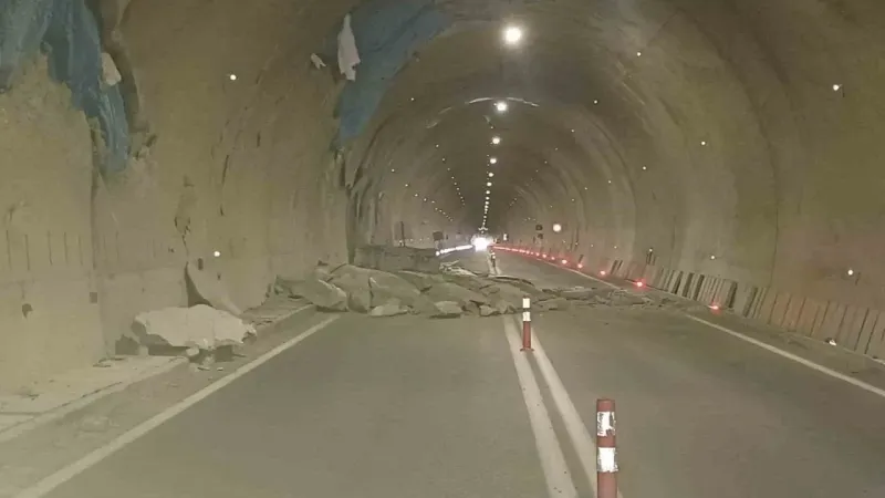 Yusufeli Barajı sonrası yapılan T14 Tüneli’nde çatlaklar yerini çökmelere bıraktı