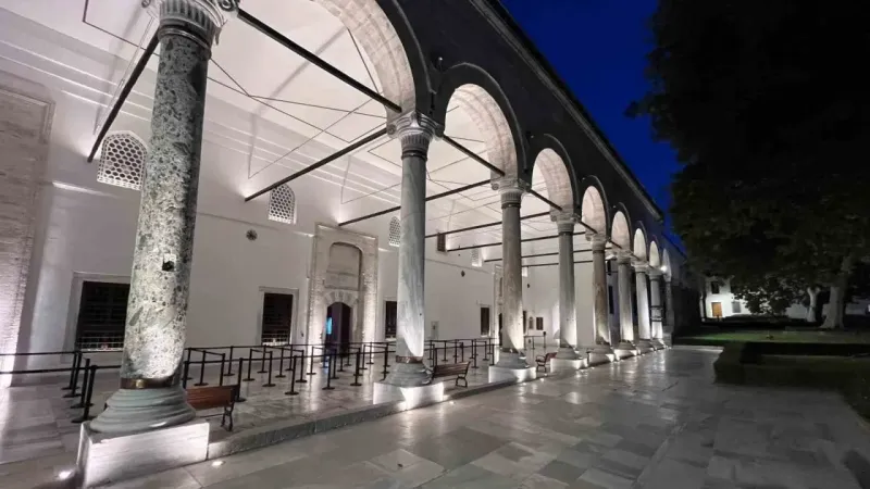 Topkapı Sarayı’nın kapıları ilk kez gece ziyaretlerine açıldı Topkapı Sarayı’nın kapıları ilk kez gece ziyaretlerine açıldı