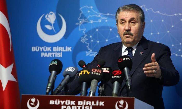 Destici: Altılı Masanın içerisinde bir de ikili masa var