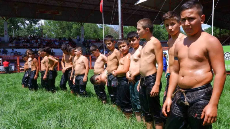 663. Tarihi Kırkpınar Yağlı Güreşleri’nin ikinci gün müsabakaları başladı