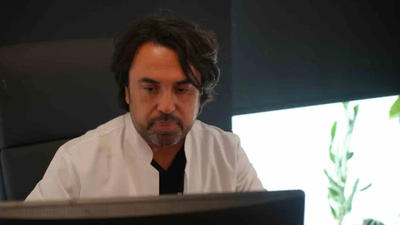 Uzmanından çarpıcı ’Kan sulandırıcı’ açıklaması: "Saç ekimi masasından kalp krizleri geliyor”