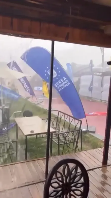 Uludağ’ı dolu vurdu