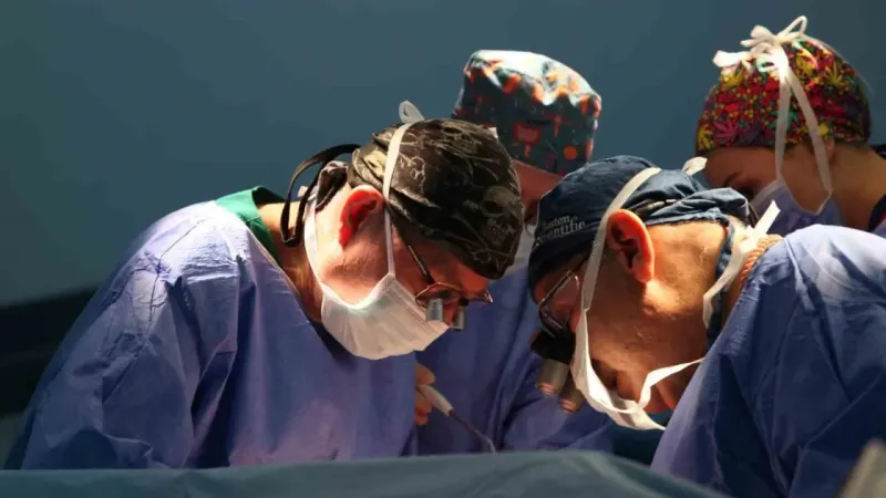 Geceyi aydınlatan başarı: 15 saatte 5 organ nakli