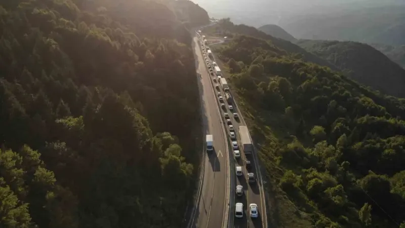 Tünel kapandı, Bolu Dağı esnafı yoğunluktan işleri yetiştiremiyor