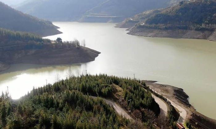 Karlar eridikçe sular artıyor