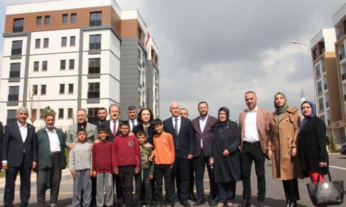 TOKİ, Mersin’de anahtar teslim etmeye başladı