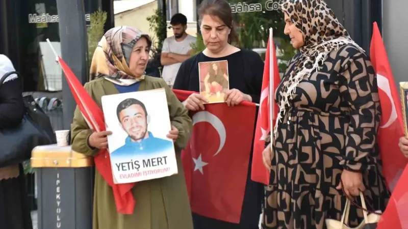 Van annelerinin evlat nöbetine bir aile daha katıldı