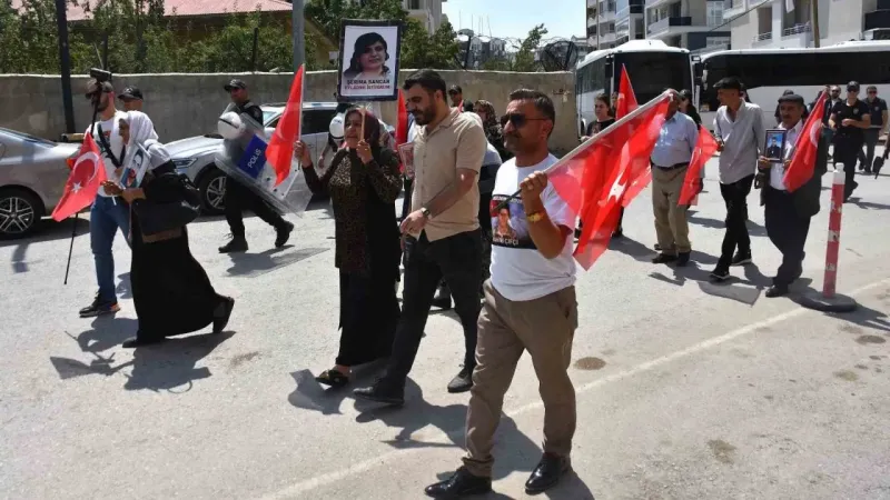 Van annelerinin evlat nöbetine bir aile daha katıldı