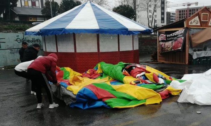 Şişme kaydırak faciaya yol açıyordu: 3 çocuk yaralandı