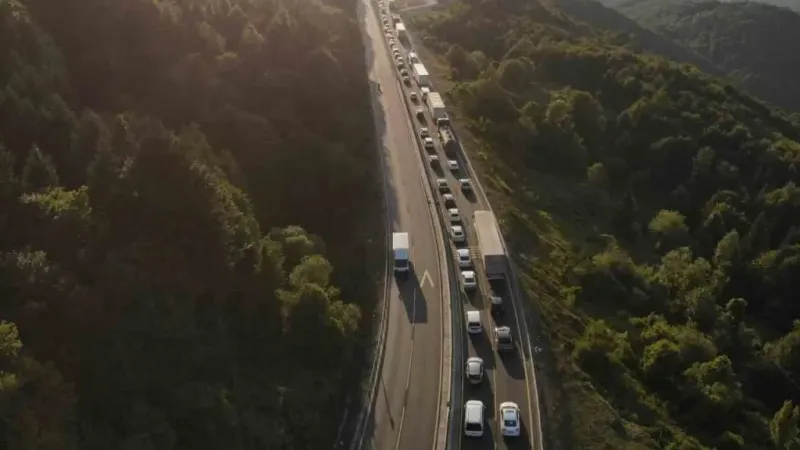 Pazar günü Bolu’dan İstanbul’a ağır taşıtlara geçiş sınırlandırıldı