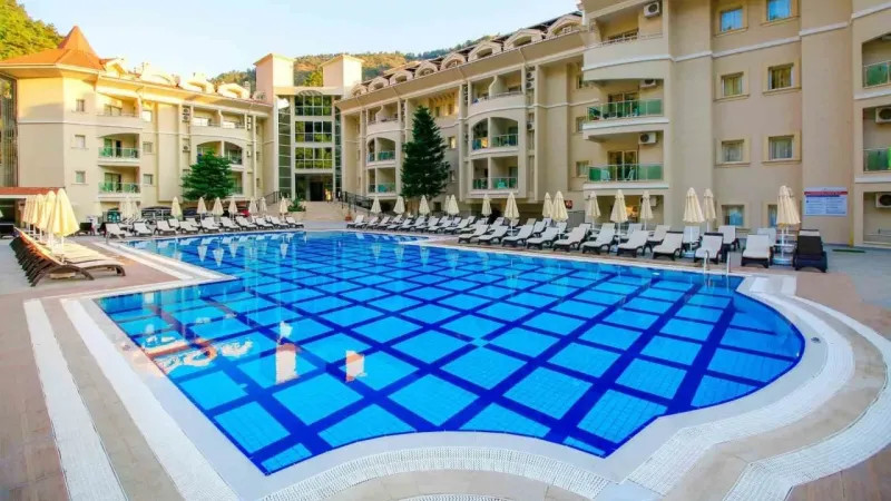 Marmaris’te üniversitelilere beş yıldızlı havuzlu KYK yurdu