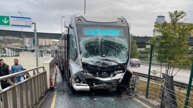 Kadıköy'de metrobüs kazası