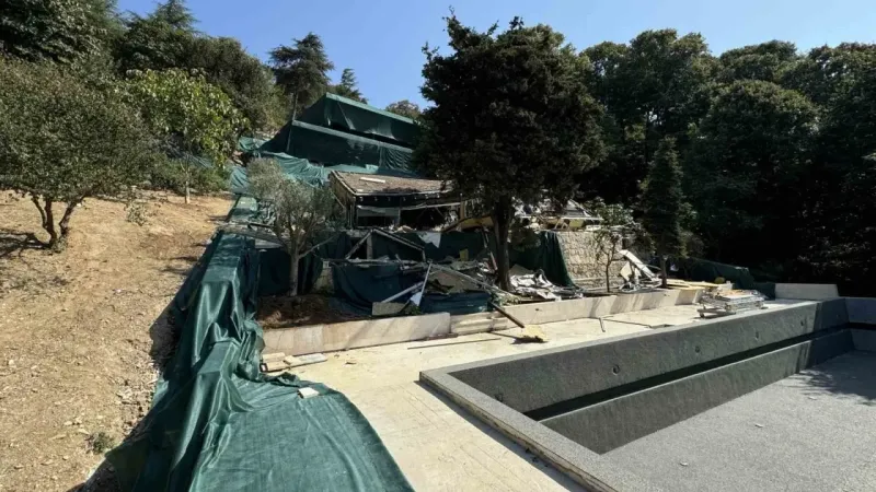 Üsküdar’ın Vaniköy semtindeki kaçak villanın yıkımı tamamlandı