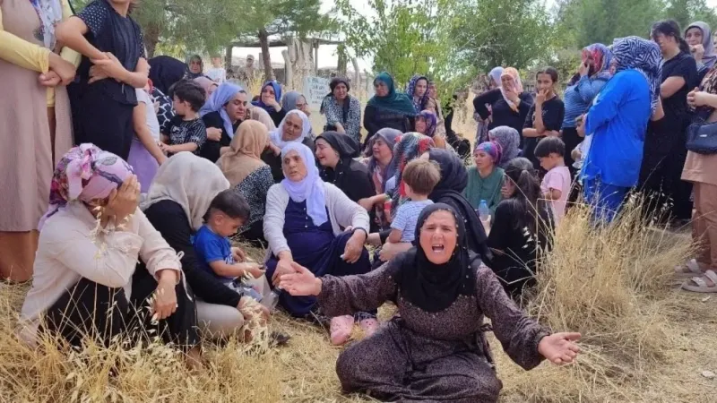 Narin, gelinliği tabuta bırakılarak gözyaşları içinde defnedildi