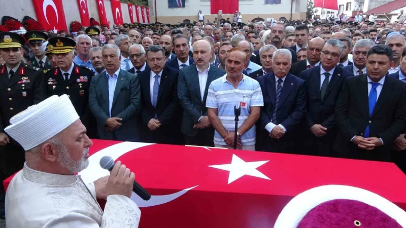 10 gün önce terfi alan şehit Üsteğmen Ömer Fatih Ayar son yolculuğuna uğurlandı