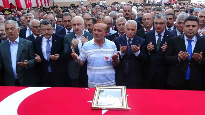 10 gün önce terfi alan şehit Üsteğmen Ömer Fatih Ayar son yolculuğuna uğurlandı