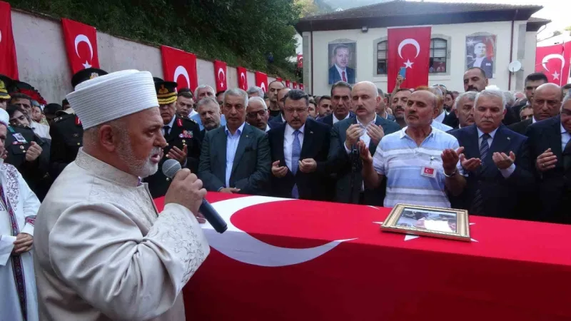 10 gün önce terfi alan şehit Üsteğmen Ömer Fatih Ayar son yolculuğuna uğurlandı