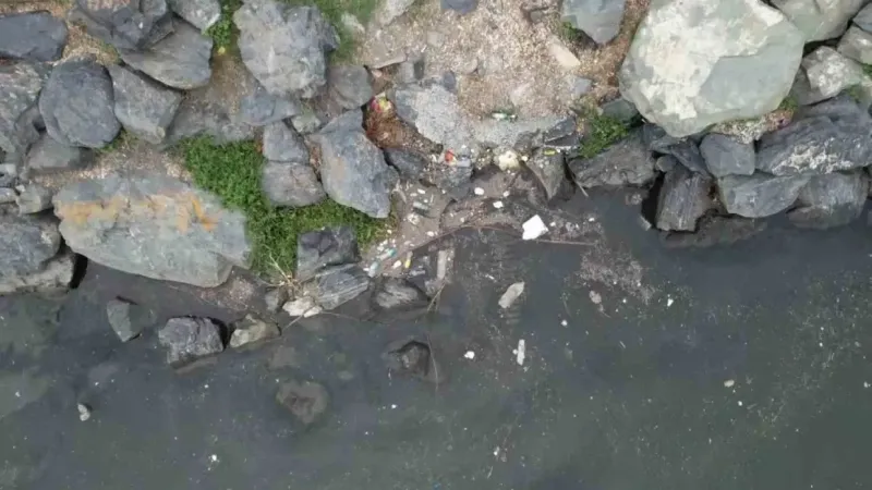 Haliç’in kıyıları çöplüğe döndü