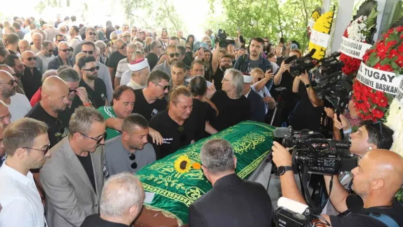 Metin Arolat’ın cenazesi İzmir’de gözyaşlarıyla uğurlandı