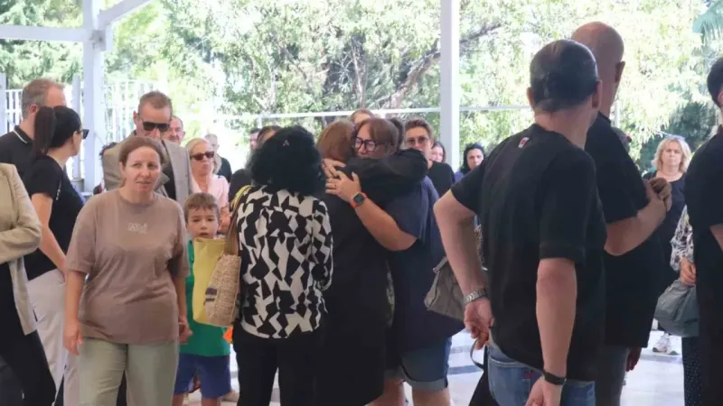 Metin Arolat’ın cenazesi İzmir’de gözyaşlarıyla uğurlandı