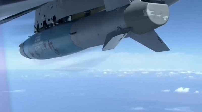 Bayraktar AKINCI hedefi tam 12'den vurdu