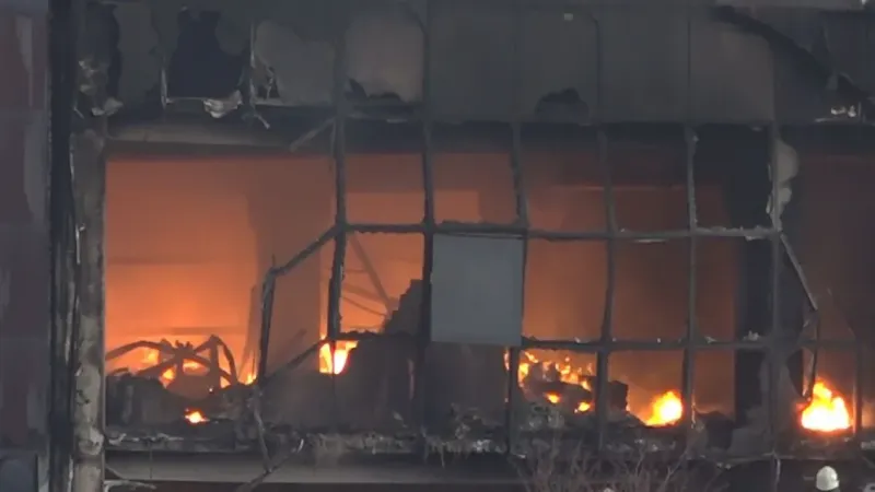 Oyuncak Fabrikası Alev Alev Yandı