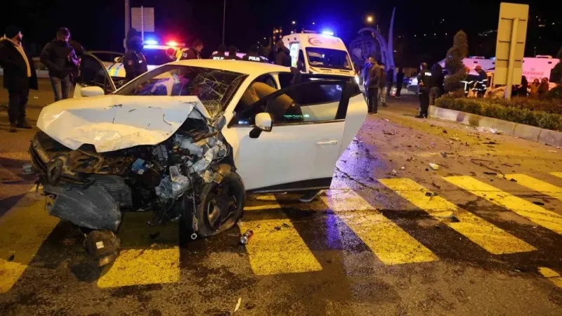 Nevşehir’de otomobil ile hafif ticari araç çarpıştı: 9 yaralı