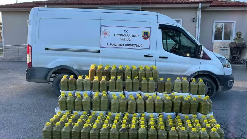 Sahte zeytinyağı ve salça ele geçirildi